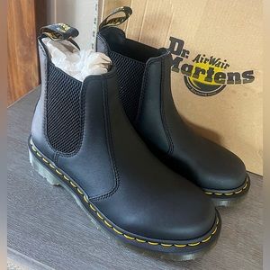 Dr Martens Boots Women’s 2976 Chelsea Boots Size 7